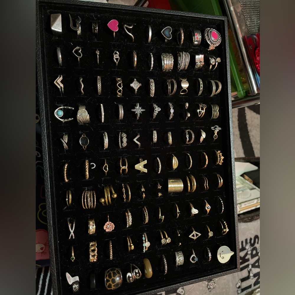 Like this listing to be notified when I go live, hope to see you there 🫶🏼❤️🥰 - Picture 9 of 10